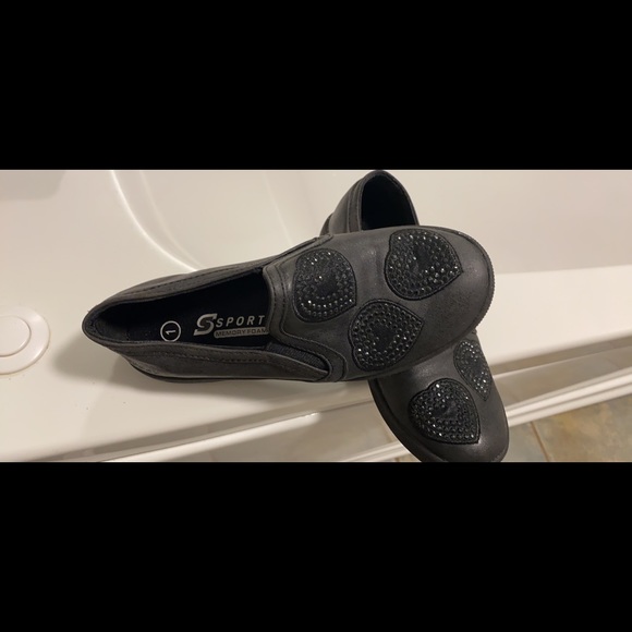 Memory foam sport shoes size 1 - Picture 2 of 3